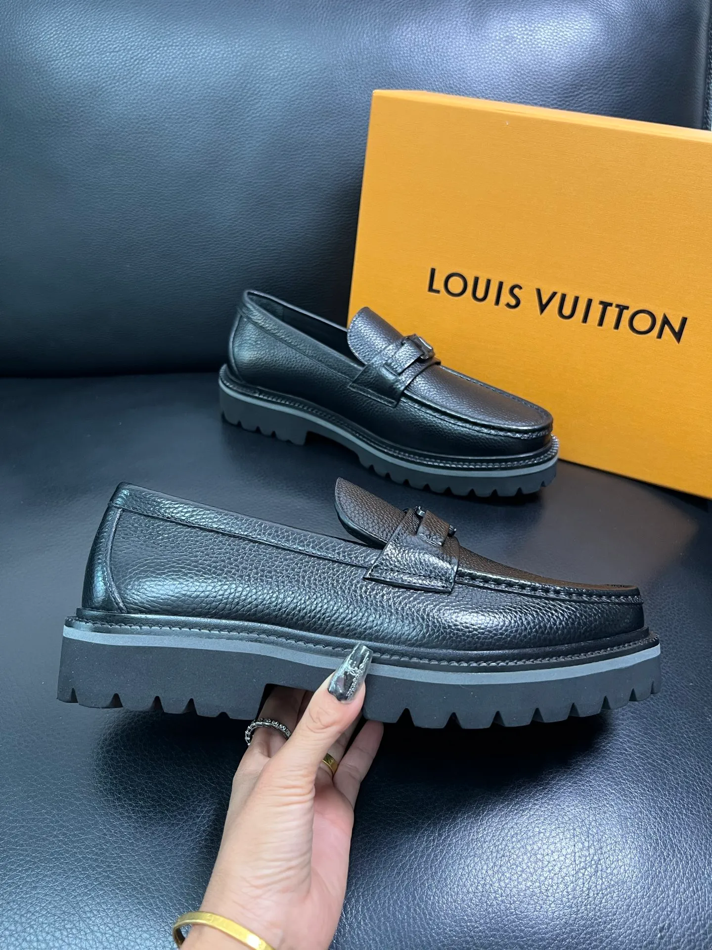 Men's shoes 💰780 Lv top purchasing Louis Vuitton leather shoes counter synchronization, uppers imported from Italy, imported water-dyed cowhide lining, soles: original soles specially provided by the original factory, original factory follow-up goods, high quality, welcome to compare, code number 38-44 (customized 45) 85842